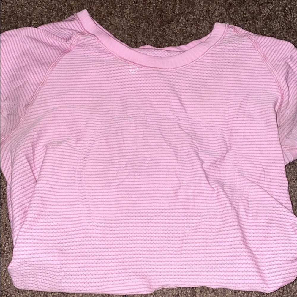 a cute pink lulu shirt NO FLAWS